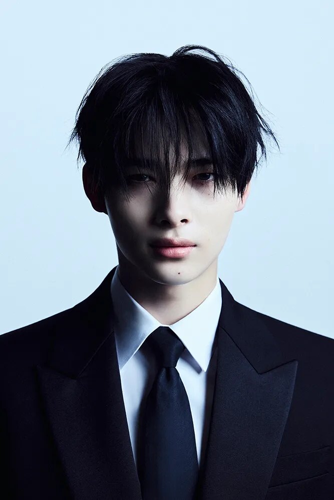 ENHYPEN Ni-Ki Unexpectedly Confirms Heeseung's Departure During Live, Sparking Heartbreak 1 Ni-ki during Weverse Live | BeLift Lab