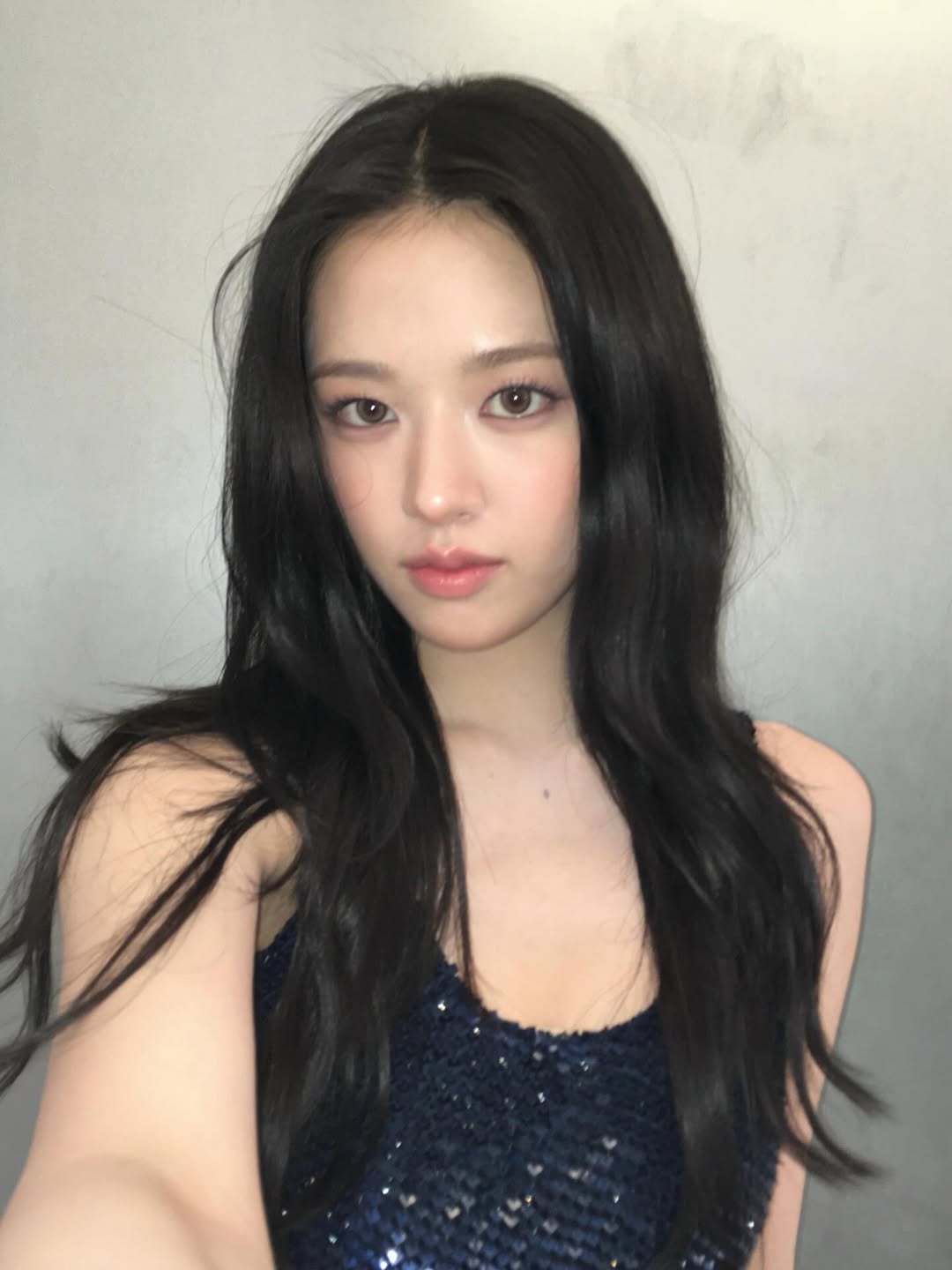 IVE’s Yujin Sparks Buzz Over AI-Generated Fan Letters at Fansign 1 Yujin Instagram