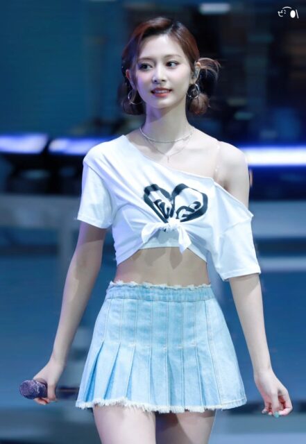 Tzuyu at concert