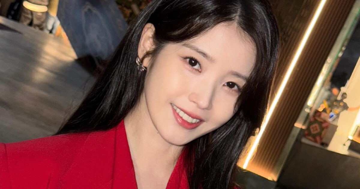 IU Shares Unexpected Experience Attending TWICE and EXO D.O. Concerts 1 IU
