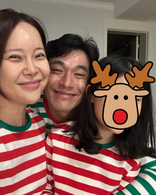 Jung Suk Won with Baek Ji Young and daughter
