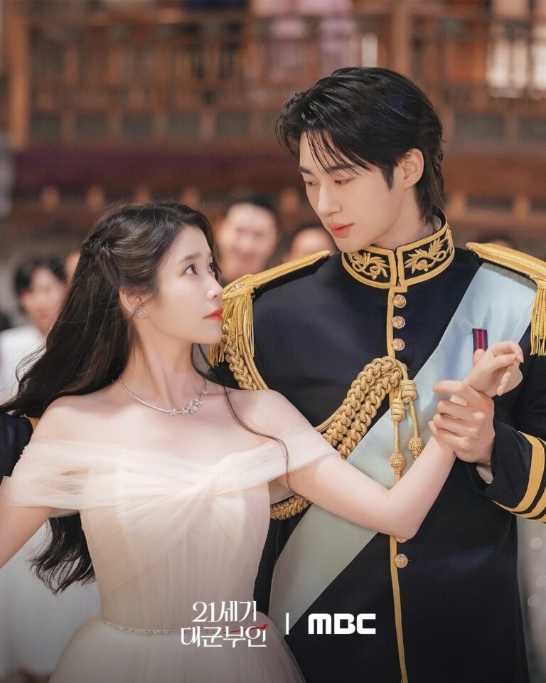 “Perfect Crown” co-stars IU (left) and Byeon Woo Seok (right) | *MBC*