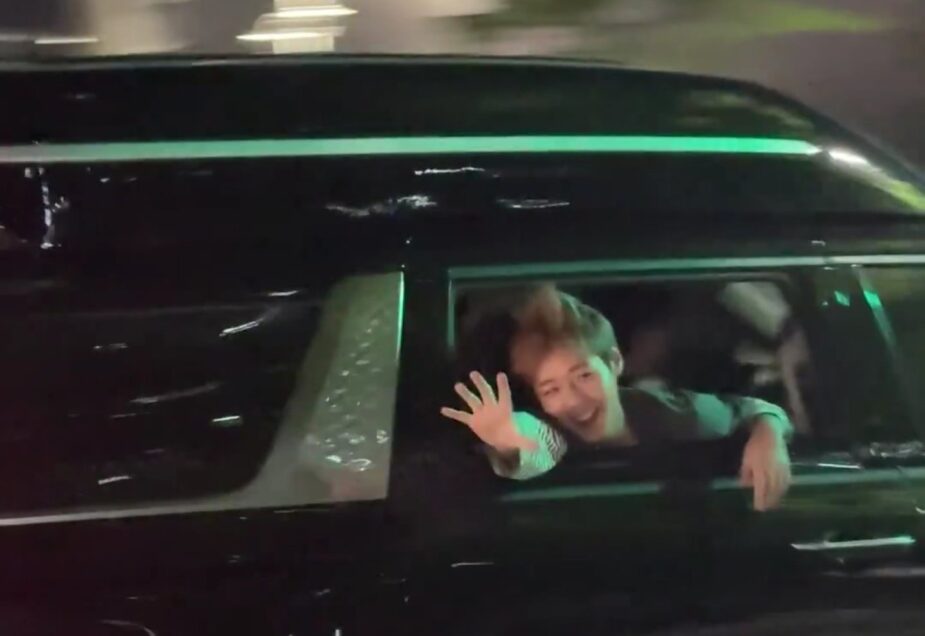 Jihoon waving