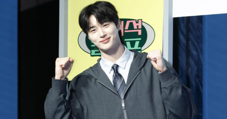 Byeon Woo Seok at press conference