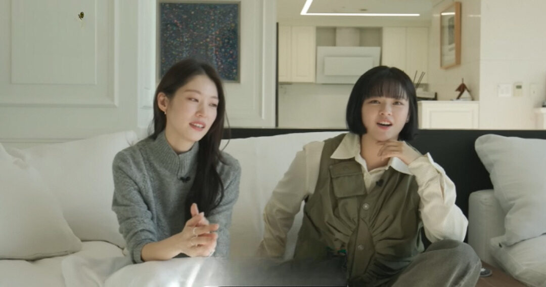 Seung Yeon and Jeongyeon