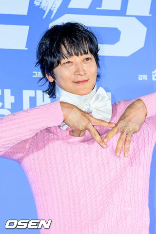 Top Actor Opens Up About His Experience Making an Idol Debut 1 Gang Dong Won 1