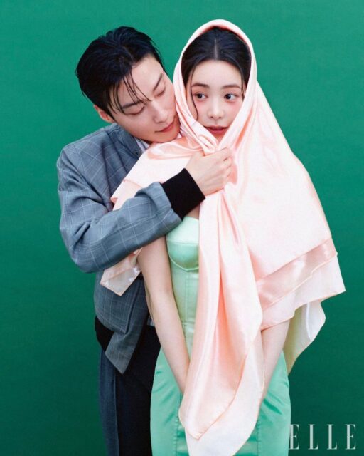 Famous Celebrities' Private Romantic Pictures Cause Surprise 3 Close, intimate moment