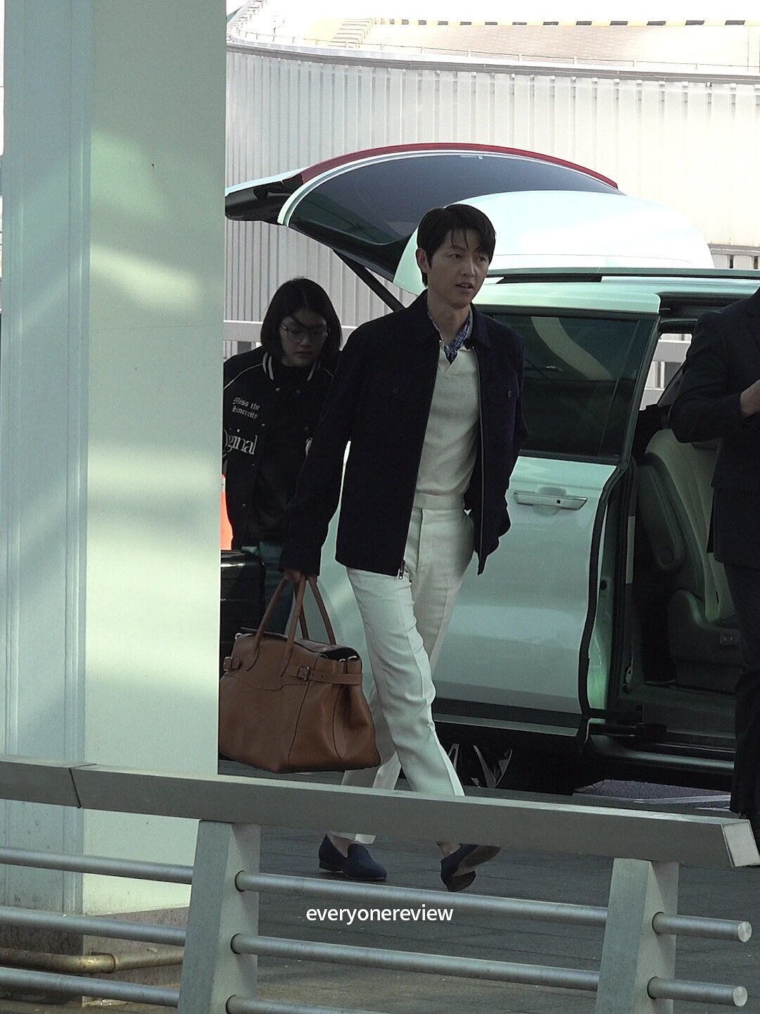 Song Joong Ki’s Changing Appearance Fuels Speculation Over Divorce With Song Hye Kyo 3 More shots