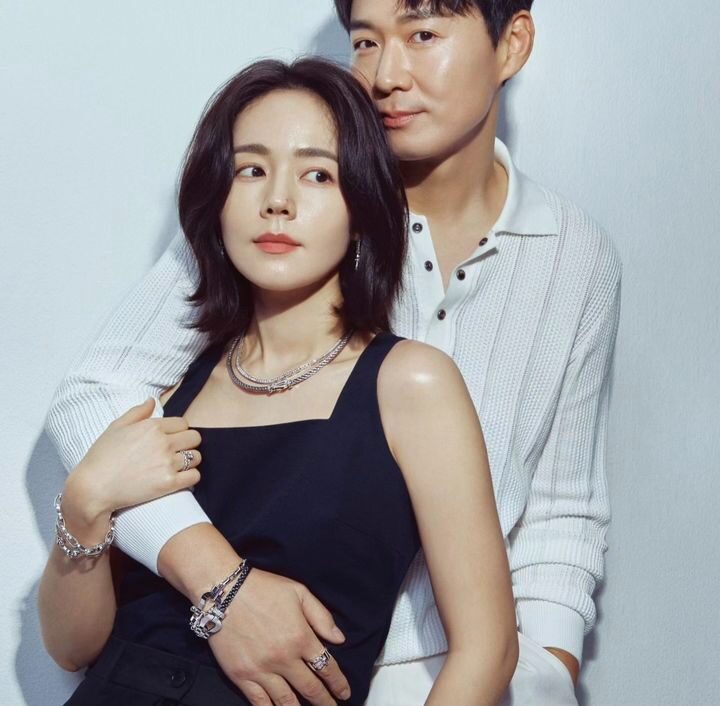 After 19 Years, A Famous Actor Couple Finally Has A Proper Photoshoot — The Outcome Was Worth The Wait 3 Han Ga In 3