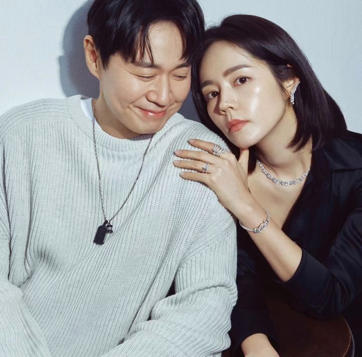 After 19 Years, A Famous Actor Couple Finally Has A Proper Photoshoot — The Outcome Was Worth The Wait 4 Han Ga In 1