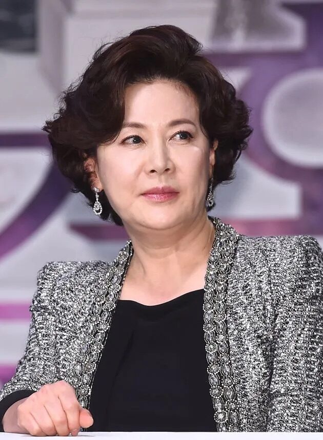 After Jung Kyung Ho’s 14-Year Relationship Ends, Father’s 25-Year Romance With Well-Known Actress Gains Notice 2 Park Jung Soo