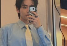 V’s leopard phone case selfie