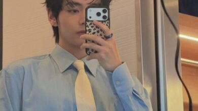 V’s leopard phone case selfie