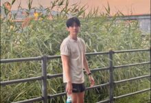 Baekhyun jogging and taking photos