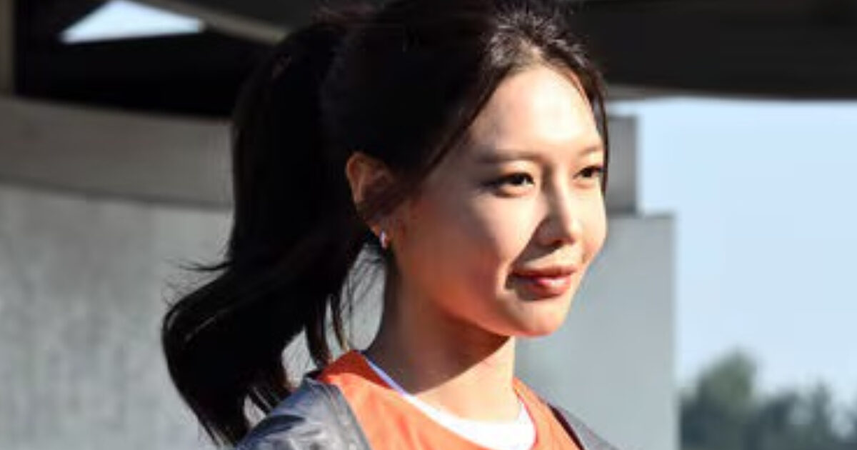 Girls' Generation's Sooyoung Seen Publicly For The First Time After Breakup Reports 1 Sooyoung running the marathon with her father