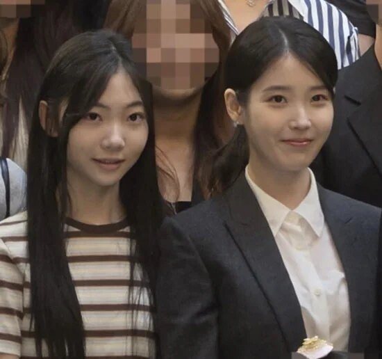 IU and Kim Taeyeon at the wedding