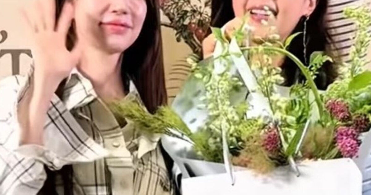 Iconic K-Drama Actresses Gather Again After 19 Years With Timeless Looks 1 Yoon Eun Hye and Chae Jung An Coffee Prince reunion