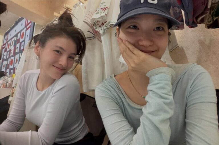 Kim Go Eun Keeps Low Profile During Charming Outing With Co-Star 3 Kim Go Eun and Lee Sang Yi casual outing