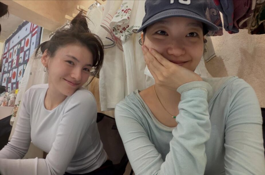 Kim Go Eun Keeps Low Profile During Charming Outing With Co-Star 1 Kim Go Eun and Lee Sang Yi casual outing