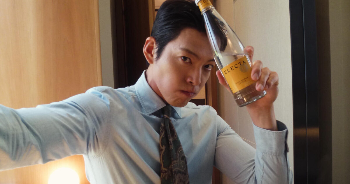 Kim Woo Bin Showcases Stunning Looks That Captivated Shin Min Ah 1 Kim Woo Bin Flaunts Visuals That Melted Shin Min Ah's Heart