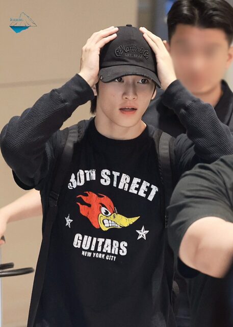 Mark Lee Returns to Korea, Surprising Fans With Changed Personality 1 Mark Lee at Incheon Airport