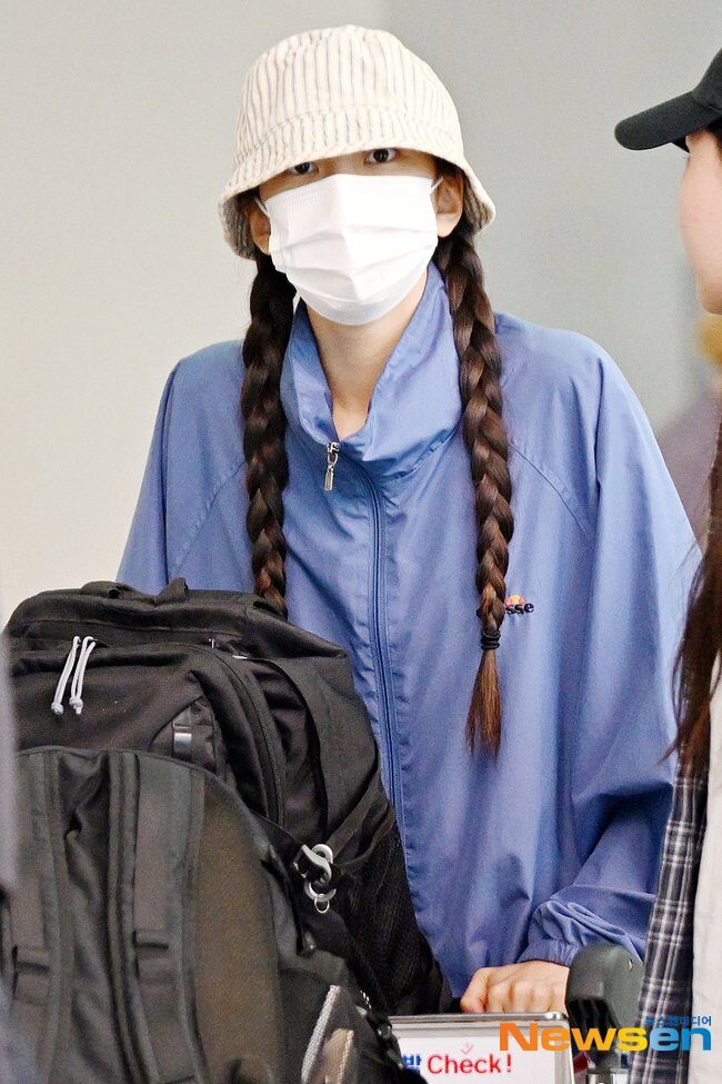 NewJeans' Recent Photos Spark Concern Over Physical Condition 2 hyein