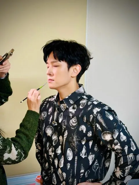 Kim Dongwan celebrating health improvements after quitting smoking