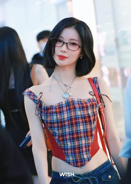 BABYMONSTER's Asa shows dramatic five-week weight loss after "M Countdown" appearance 2 250606-ICN-Airport-Asa-documents-1