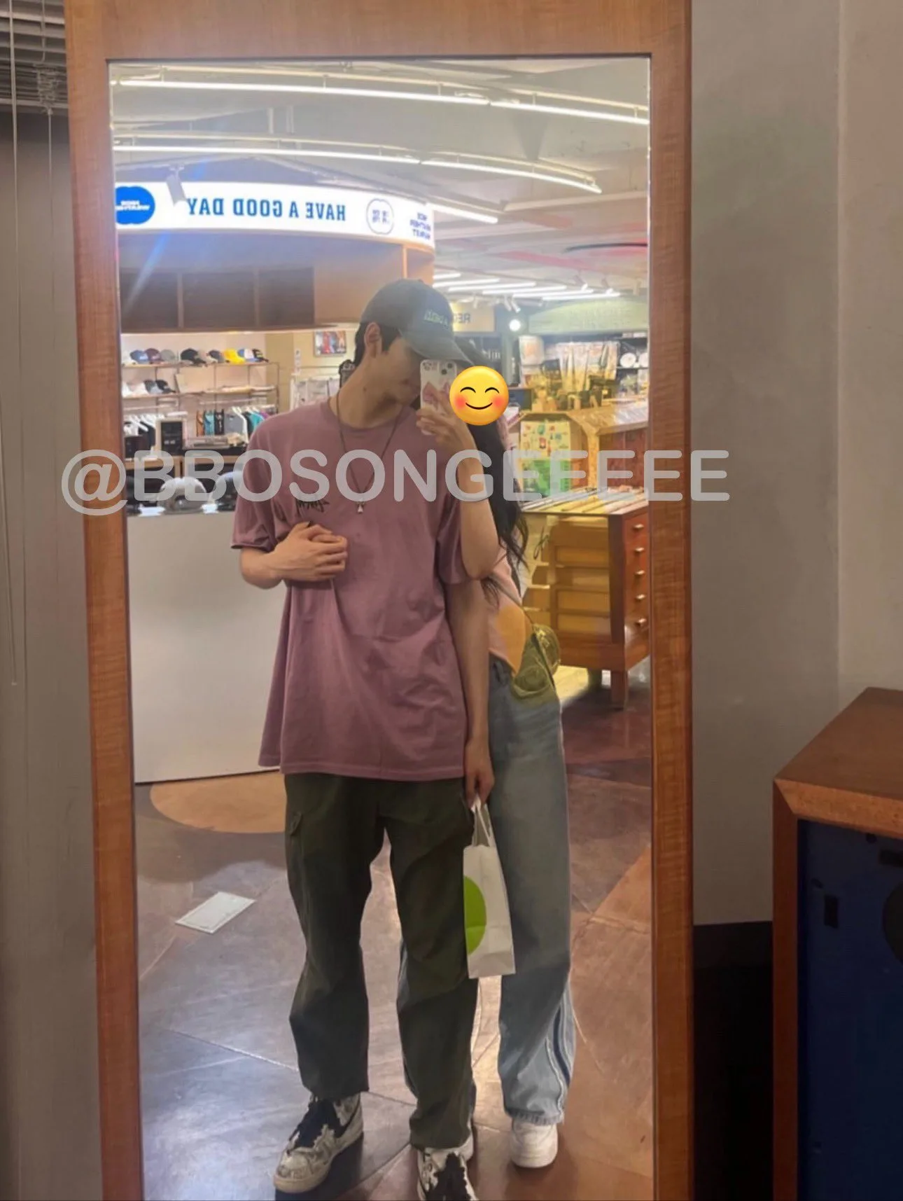B.D.U's Kim Minseo accused of bringing girlfriend to official schedules 2 IMG_4874