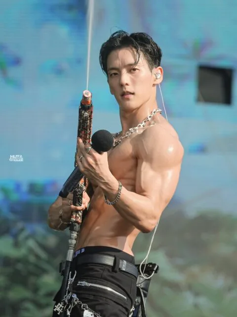 BTOB's Minhyuk's 500,000-view shirtless "2026 WATERBOMB" performance goes viral 4 HN_R2YgagAAa9KP