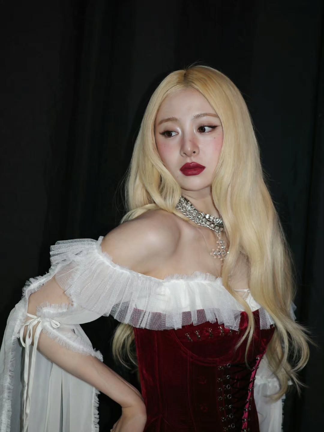 LE SSERAFIM's Yunjin Faces Backlash Over Comments in New Interview 1 LE SSERAFIM’s Yunjin | @jenaissante/Instagram