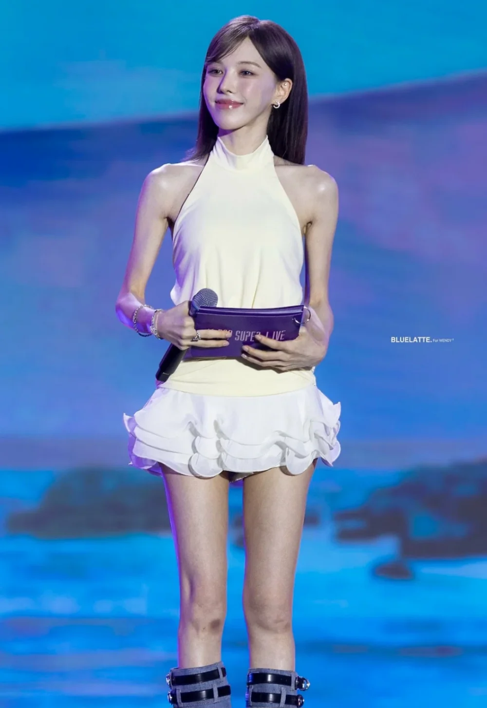 Red Velvet’s Wendy sparks fans' health concerns over extremely thin appearance 2