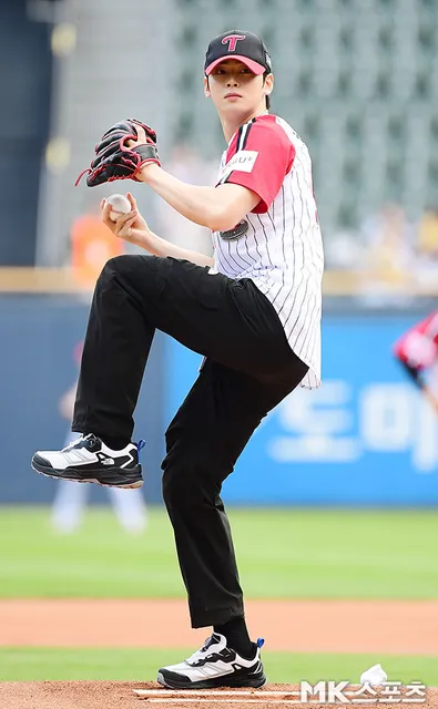 Cha Eunwoo Baseball Pitch 2