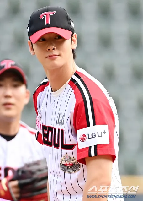 Cha Eunwoo Baseball Pitch