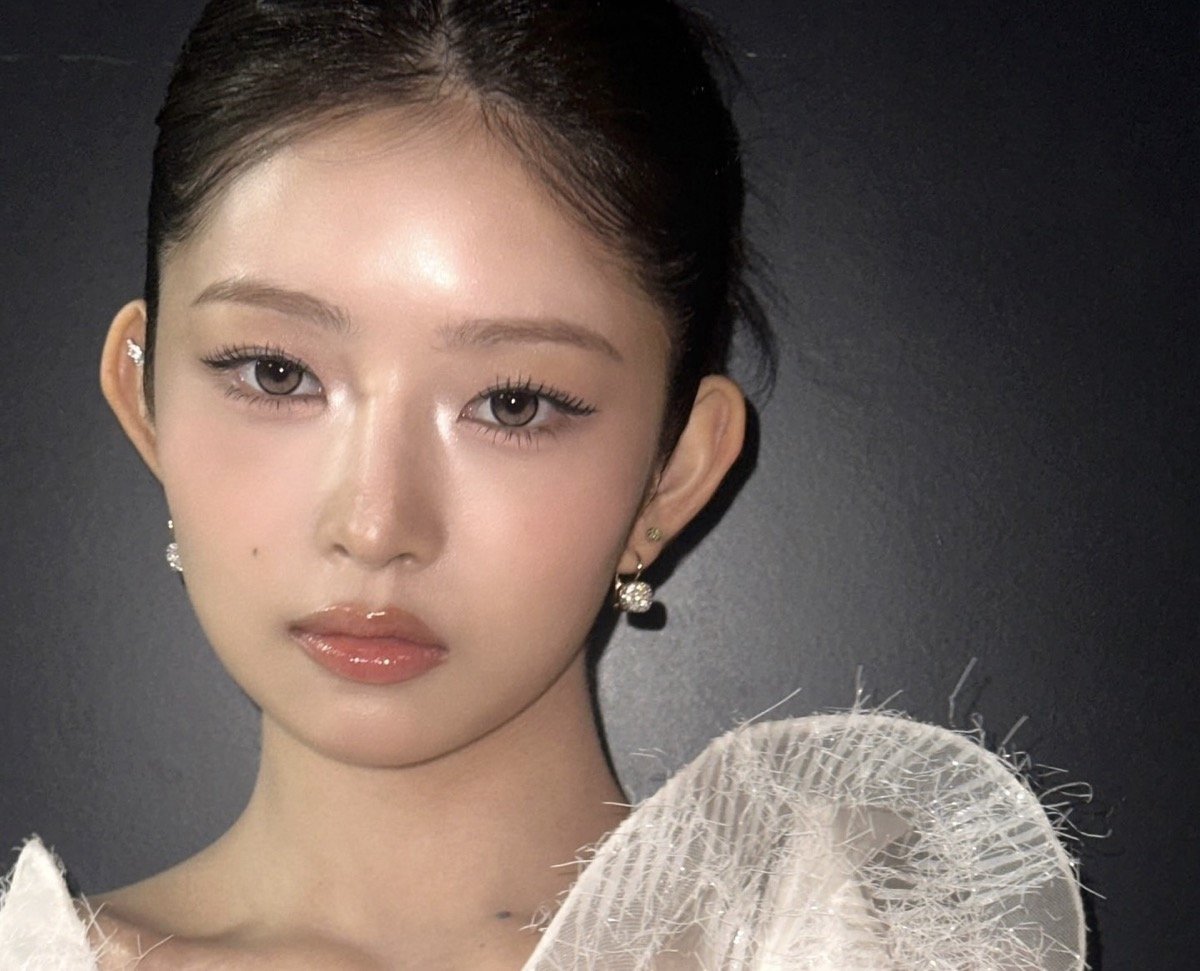 IVE's Rei Wows Fans with Graceful Makeover Following Bangs Removal 1 IVE’s Rei stuns fans with elegant transformation after dropping bangs