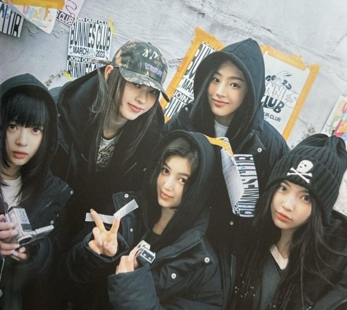 Sasaeng Fan Convicted of Trespassing and Stealing from NewJeans’ Dormitory 1 Sasaeng fan sentenced for trespassing and theft at NewJeans’ dorm