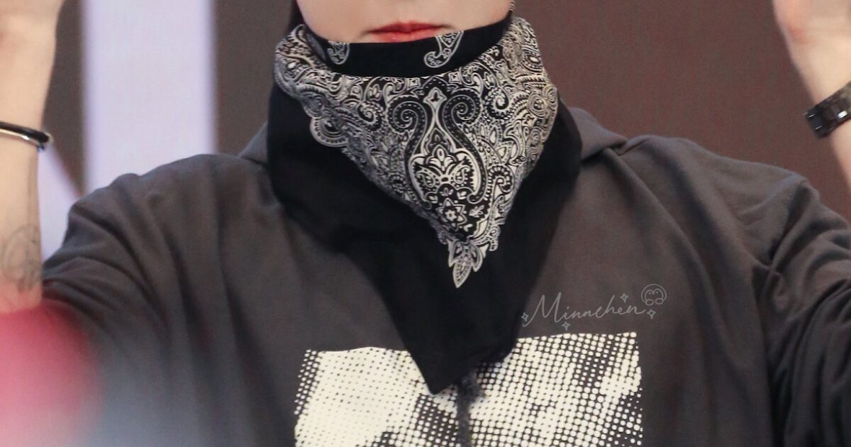 Chanyeol from EXO Generates Excitement With Recent Appearance 1 EXO’s Chanyeol Sparks Buzz With His Recent Appearance