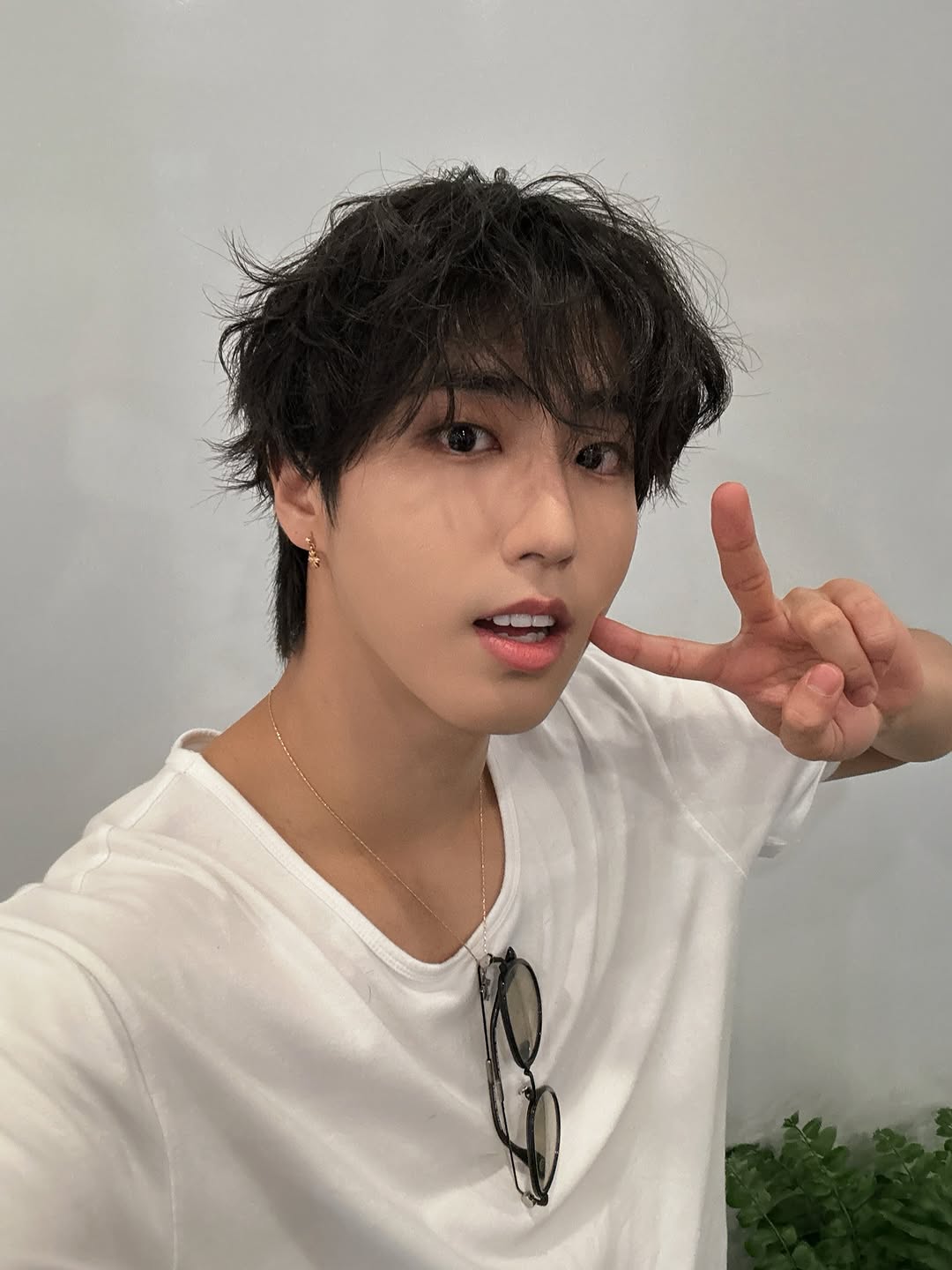 Fan’s Personal Photo With Popular Fourth-Generation Male Idol Sparks Widespread Unease 1 Stray Kids’ Han fan photo controversy